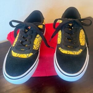 Vans AIRWALK Youth Boys' Smiley Face Logo
Lace Up Sneakers pristine boys sz 4
